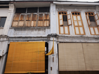 Pre-war shophouses opposite 1881 Chong Tian Hotel